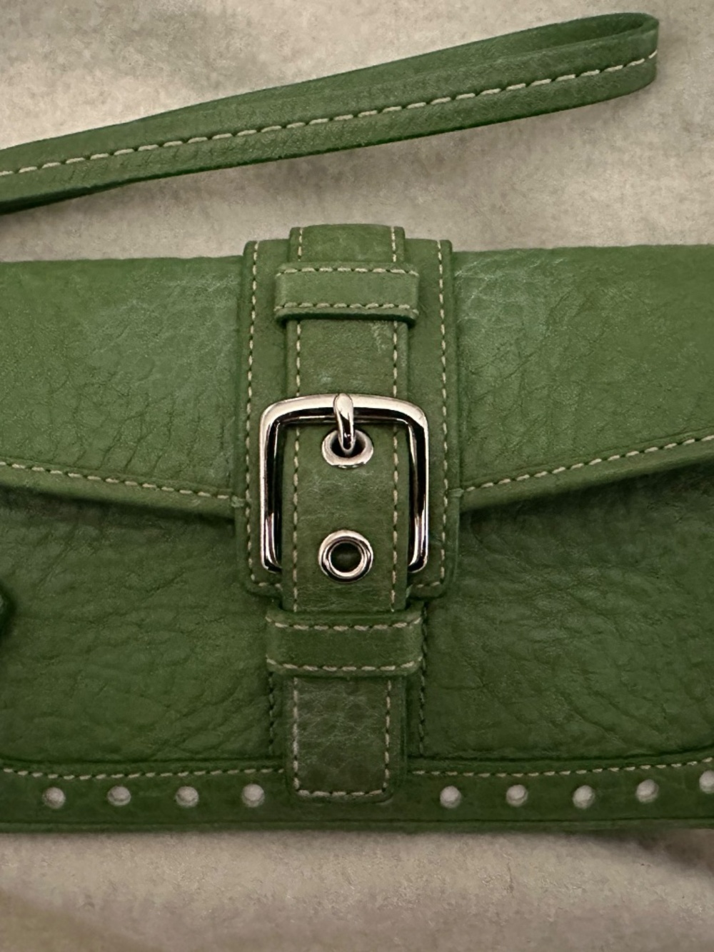 COACH vintage rare apple green color with a snap closure. - Picture 7 of 9